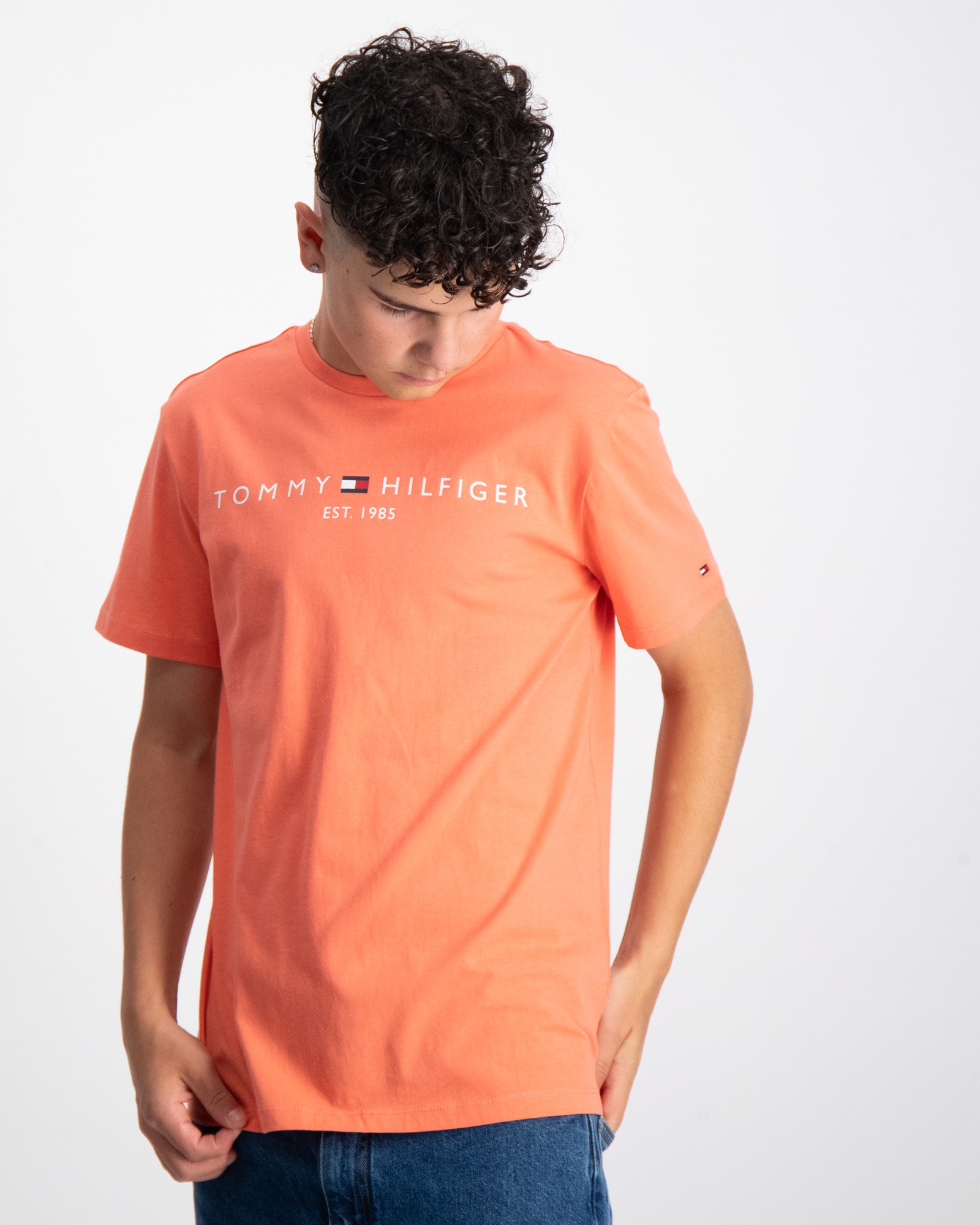 Tommy Hilfiger Röd U ESSENTIAL TEE S/S för Kille Kids Brand Store